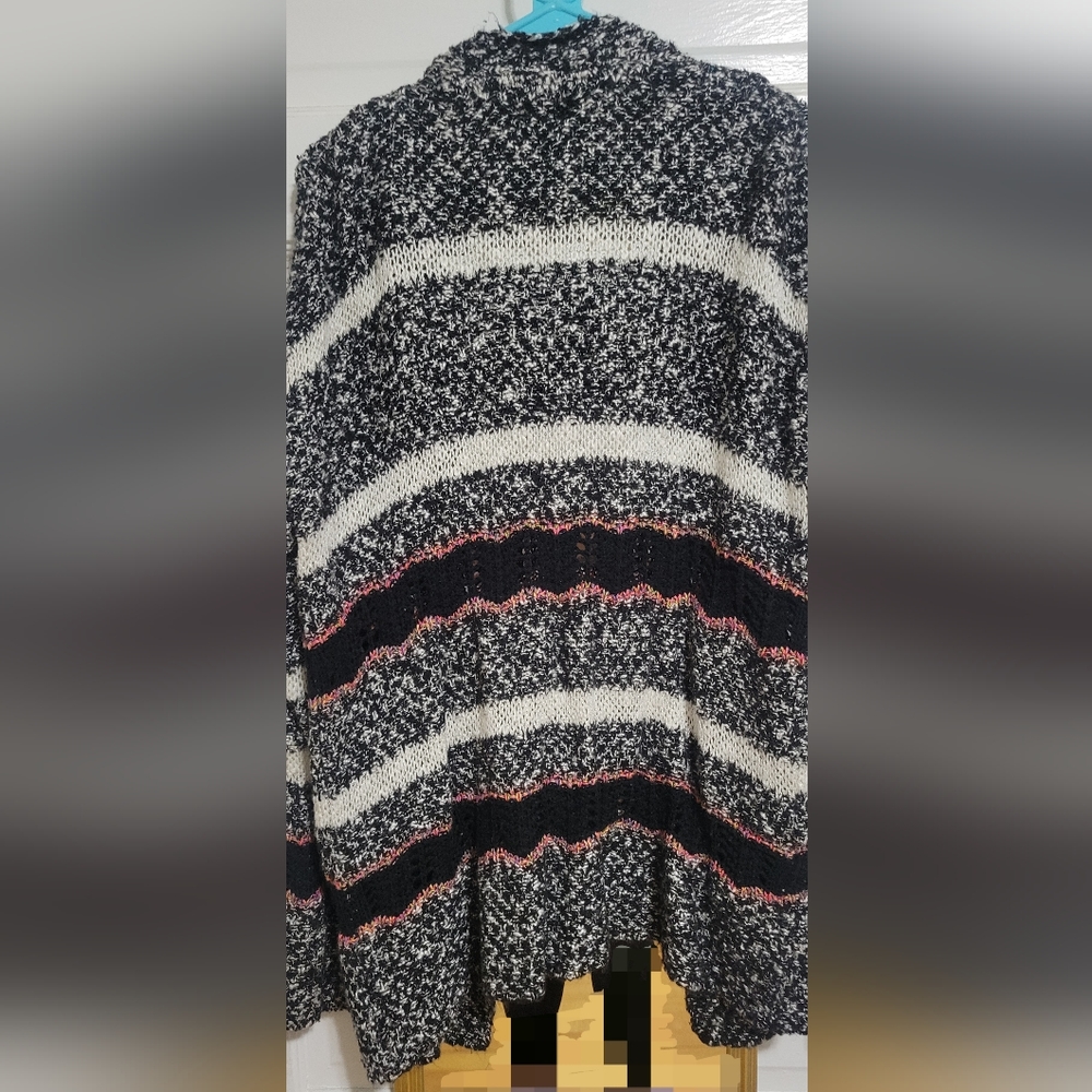 Cardigan - Picture 2 of 4